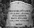 R1156 Gravsten på Mern kirkegård.